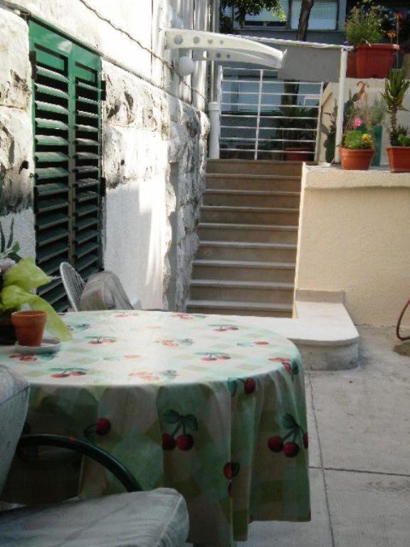 Guest House With Garden - Zuvan Split Exteriör bild