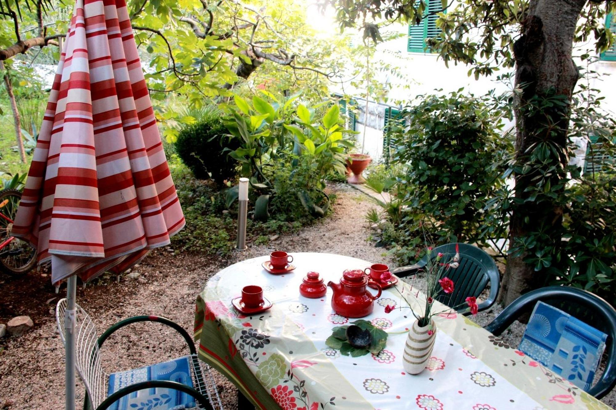 Guest House With Garden - Zuvan Split Rum bild