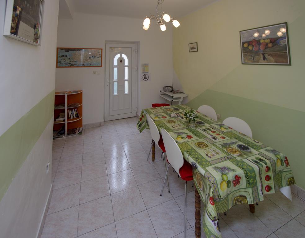 Guest House With Garden - Zuvan Split Exteriör bild