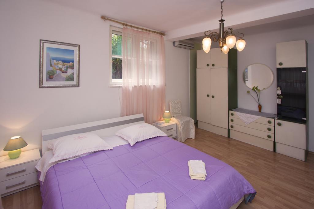 Guest House With Garden - Zuvan Split Exteriör bild
