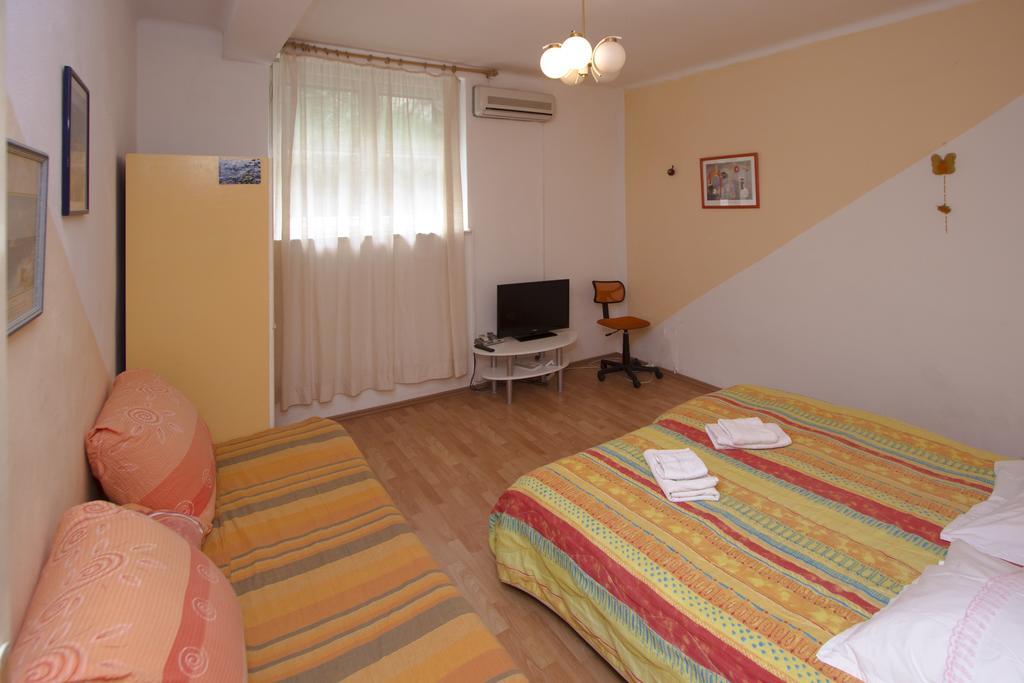 Guest House With Garden - Zuvan Split Exteriör bild