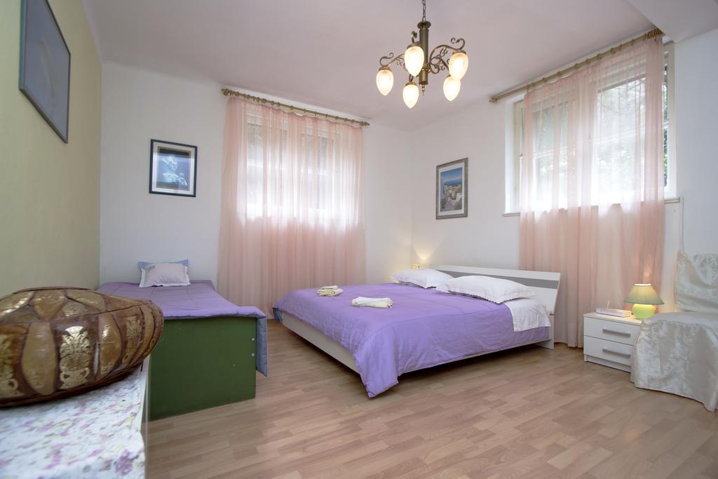 Guest House With Garden - Zuvan Split Exteriör bild