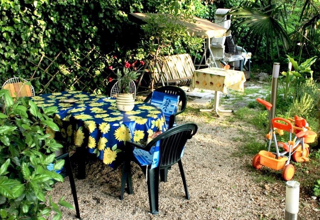 Guest House With Garden - Zuvan Split Exteriör bild