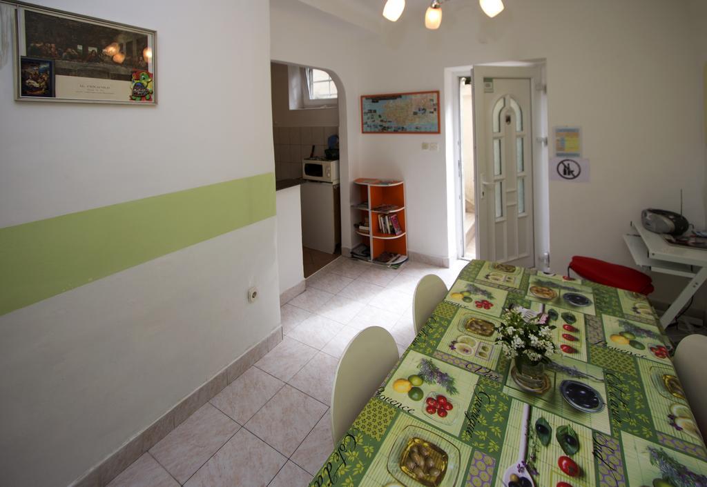 Guest House With Garden - Zuvan Split Exteriör bild