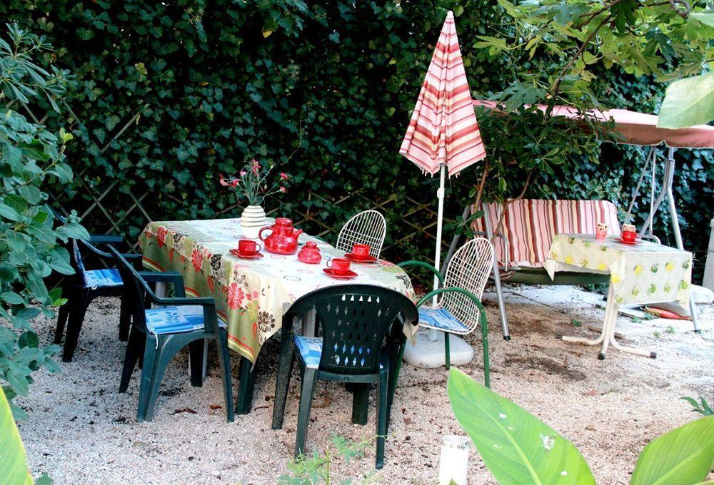 Guest House With Garden - Zuvan Split Exteriör bild